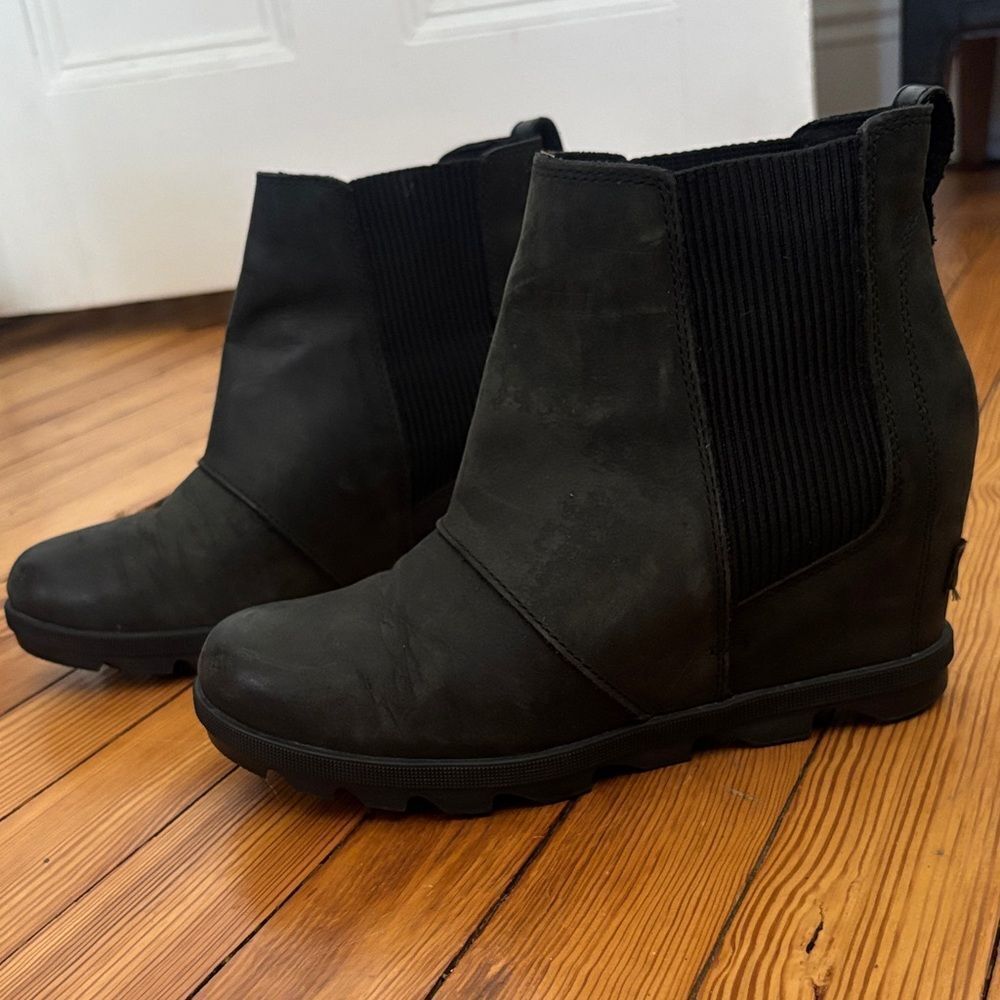 Sorel Black Chelsea Wedge Leather Lug Sole Ankle Booties Size 8
